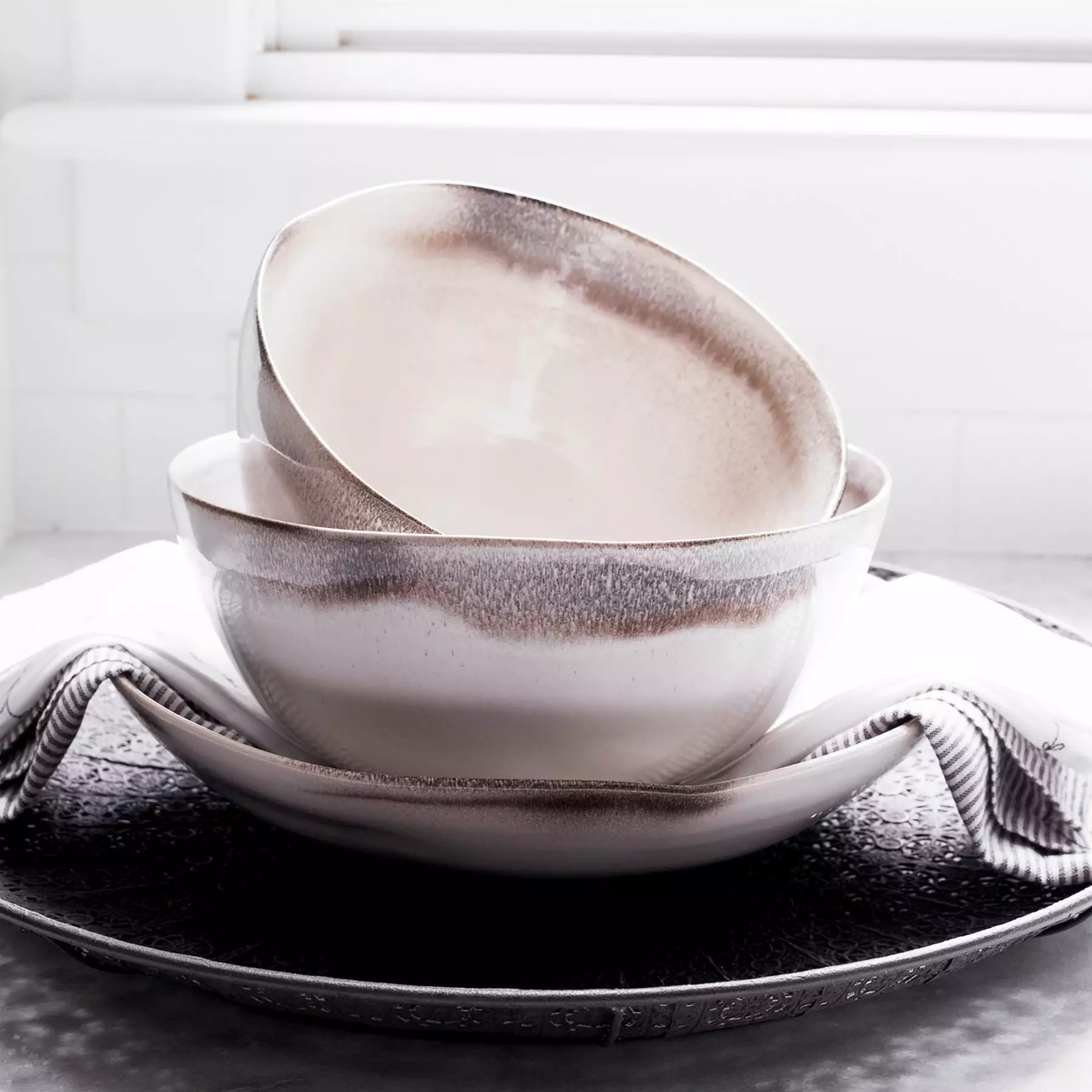 Vietri Aurora Ash Medium Bowl - Image 3