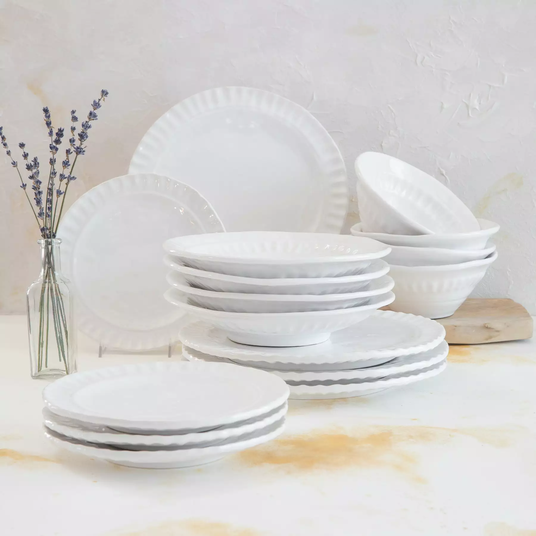 Vietri Pietra Serena Sixteen-Piece Place Setting - Image 2